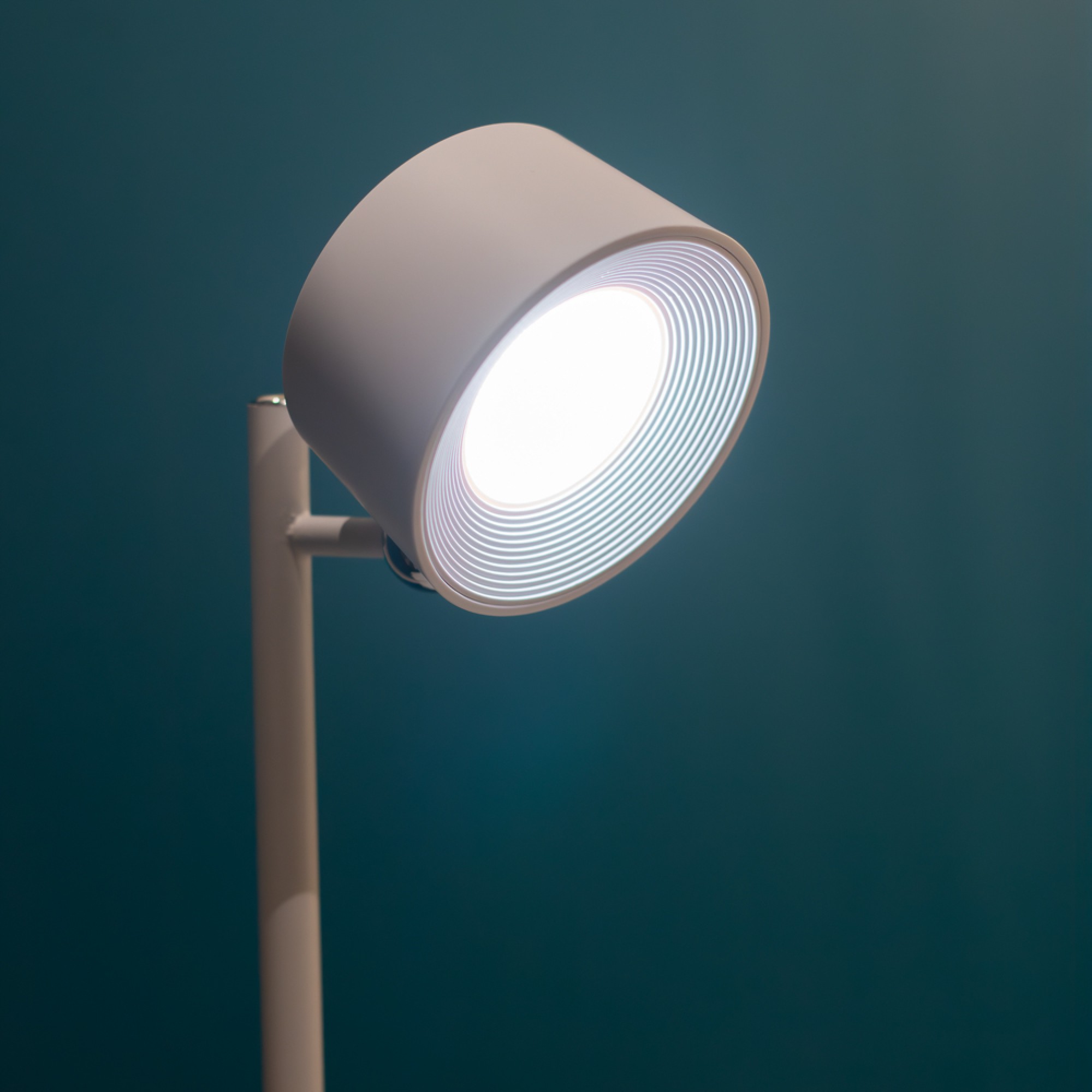 Cosmo usb rechargeable lamp white-TL7053 - Image 3